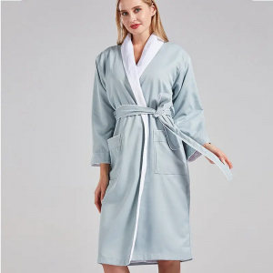 bathrobe tal-lukanda